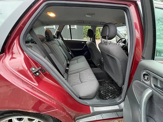 Mercedes-Benz C180 8 of 17