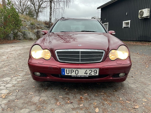 Mercedes-Benz C180 2 of 5