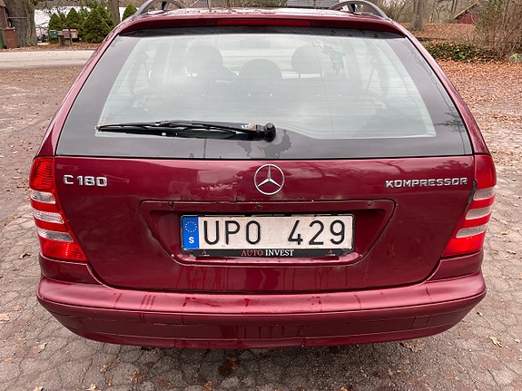 Mercedes-Benz C180 4 of 5