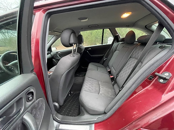 Mercedes-Benz C180 10 of 17