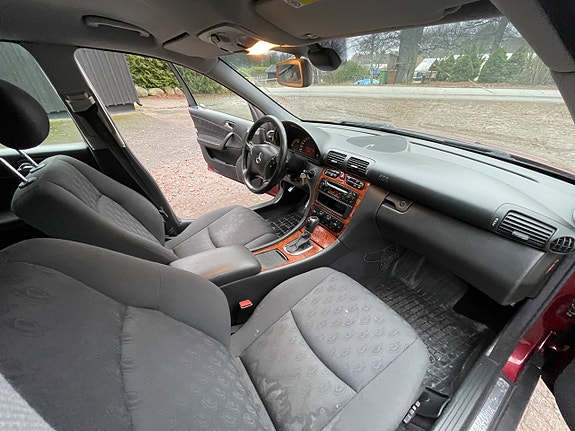 Mercedes-Benz C180 13 of 17