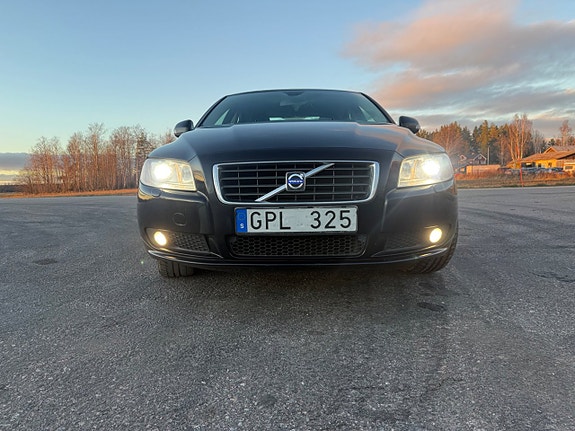 Volvo S80 2 of 5