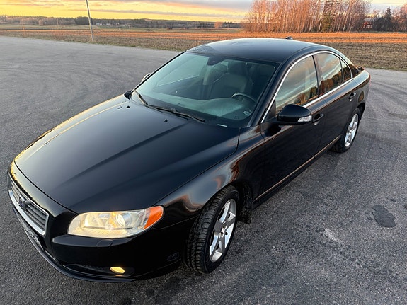 Volvo S80 3 of 5