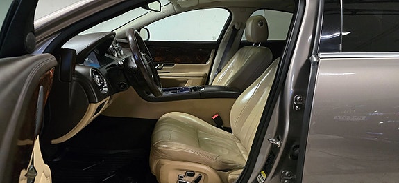 Jaguar XJ 8 of 19