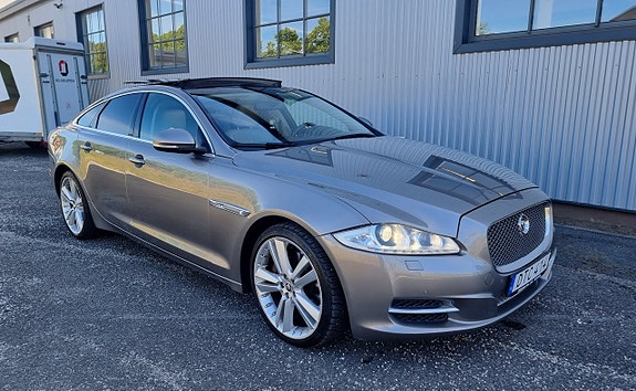 Jaguar XJ 3 of 19