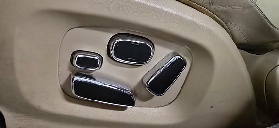 Jaguar XJ 18 of 19