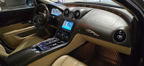 Jaguar XJ 13 of 19