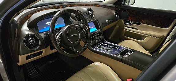 Jaguar XJ 9 of 19
