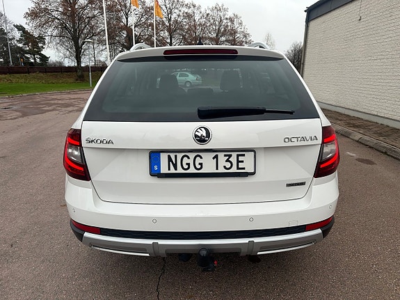 Skoda Octavia Scout 4 of 5