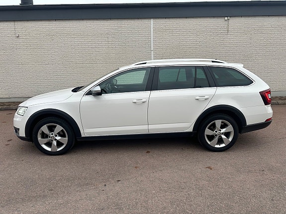 Skoda Octavia Scout 2 of 5
