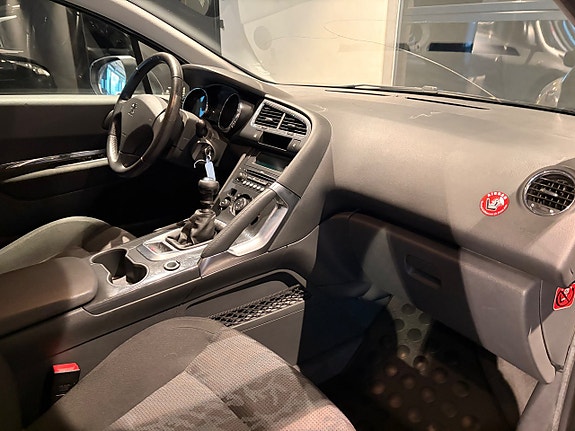 Peugeot 3008 4 of 5