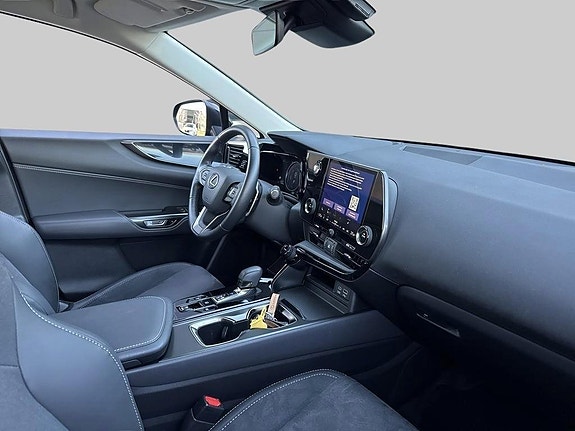 Lexus NX350h 6 of 15