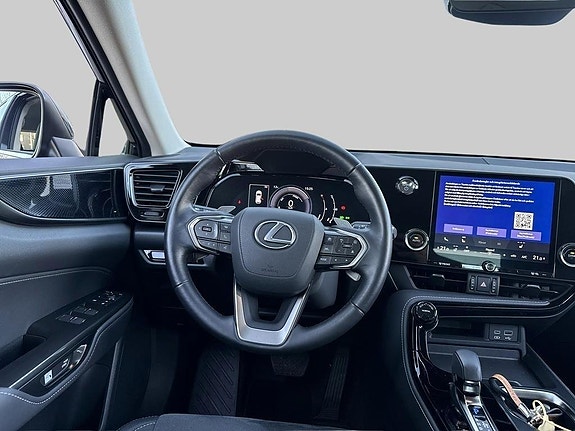 Lexus NX350h 9 of 15