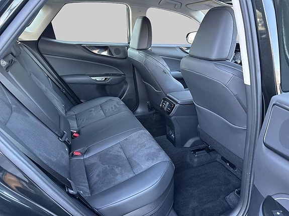 Lexus NX350h 7 of 15