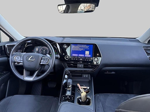 Lexus NX350h 8 of 15