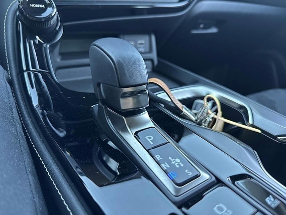 Lexus NX350h 15 of 15