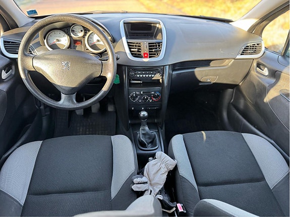 Peugeot 207 14 of 19