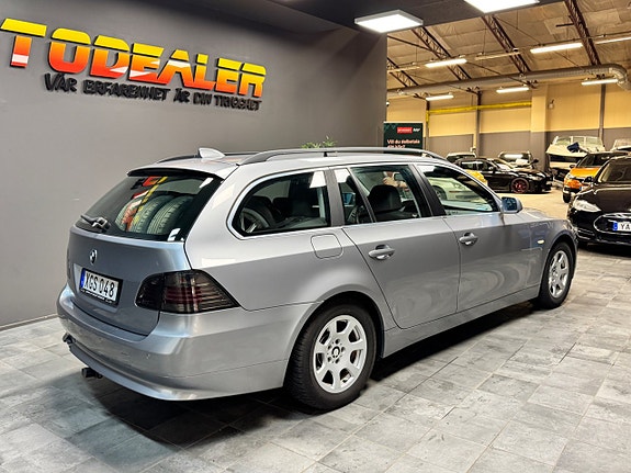 BMW 525 2 of 5