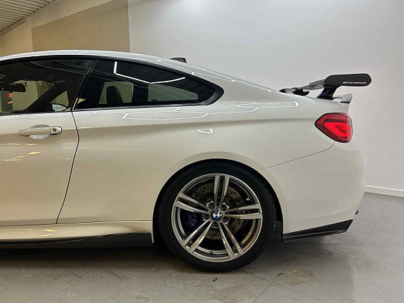 BMW M4 9 of 25