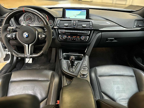 BMW M4 2 of 5