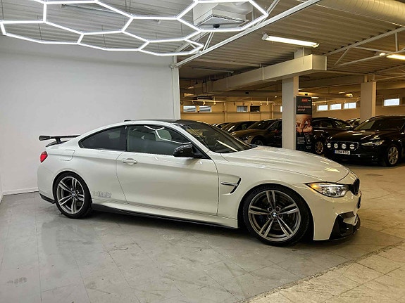 BMW M4 3 of 5