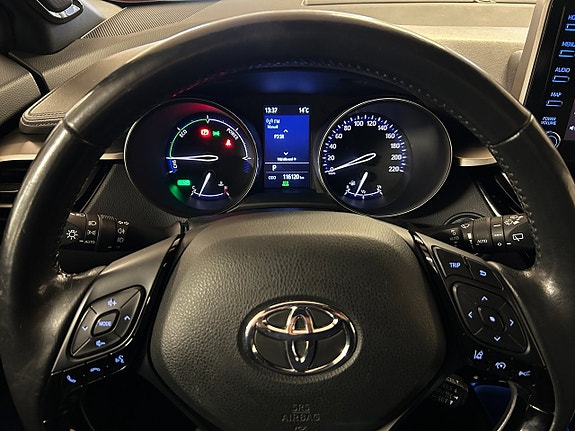 Toyota C-HR 15 of 20