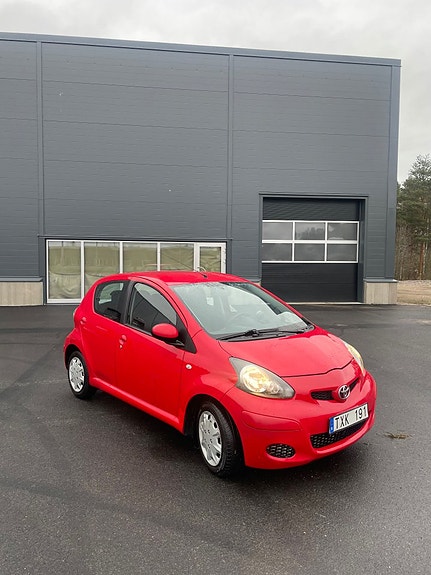 Toyota Aygo 2 of 5