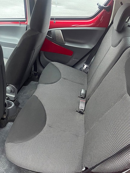 Toyota Aygo 12 of 14