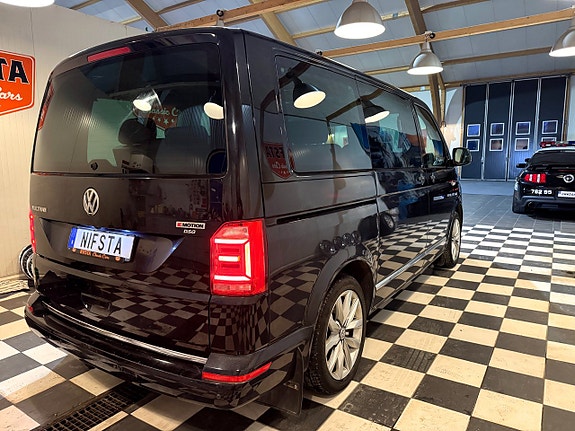 Volkswagen Multivan 7 of 30