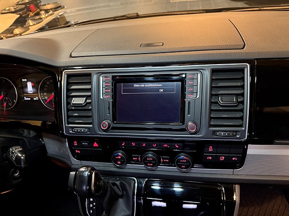 Volkswagen Multivan 24 of 30