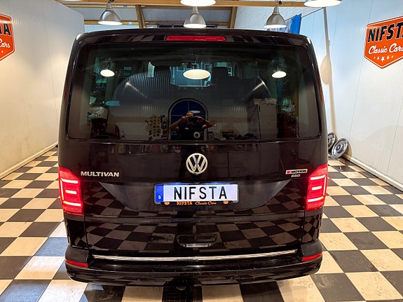 Volkswagen Multivan 8 of 30
