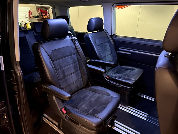Volkswagen Multivan 21 of 30