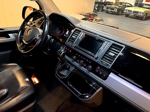 Volkswagen Multivan 25 of 30