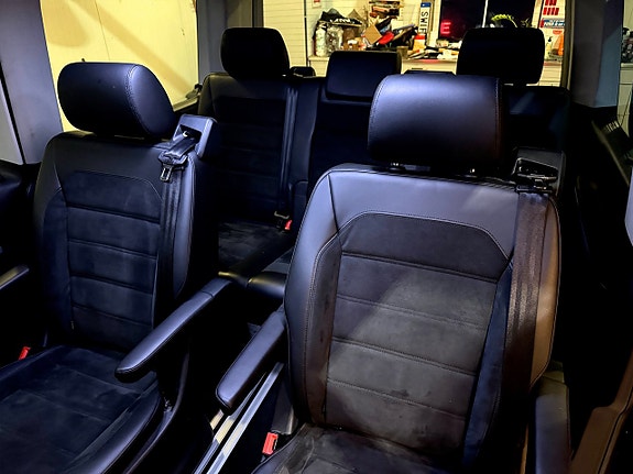 Volkswagen Multivan 17 of 30