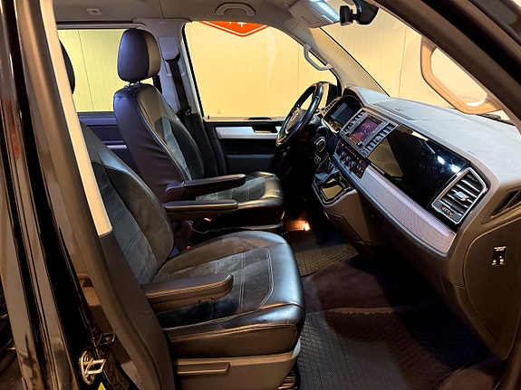 Volkswagen Multivan 23 of 30