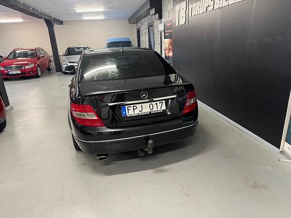 Mercedes-Benz C200 6 of 7