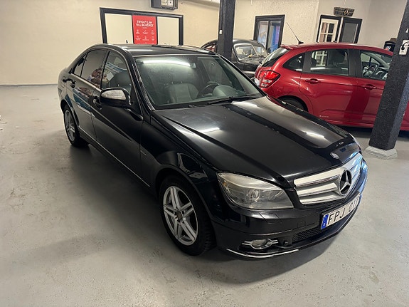 Mercedes-Benz C200 3 of 5