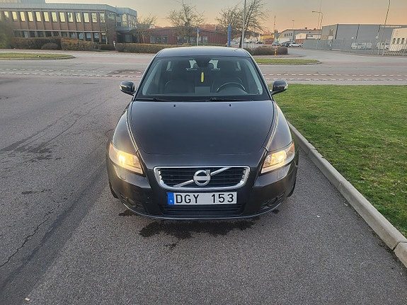 Volvo V50 2 of 7