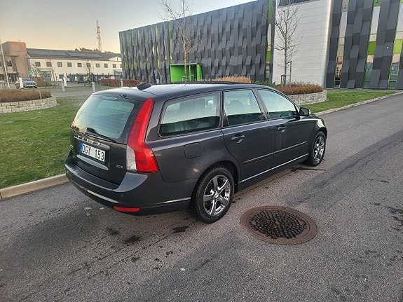 Volvo V50 3 of 7