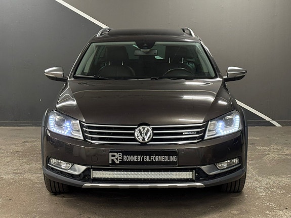 Volkswagen Passat Alltrack 2 of 19
