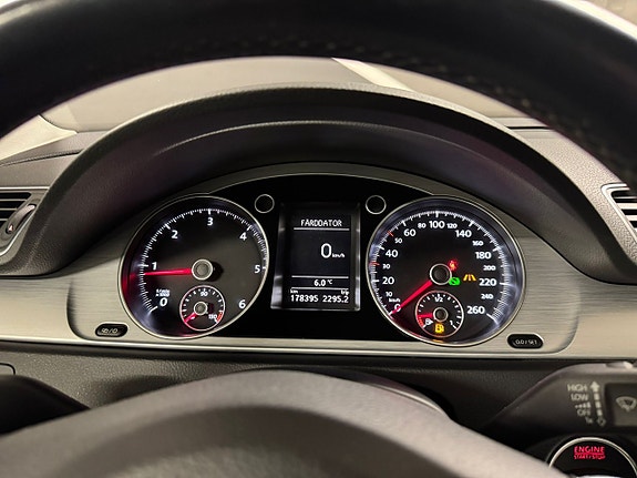 Volkswagen Passat Alltrack 15 of 19