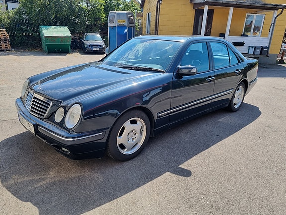 Mercedes-Benz E320 2 of 13