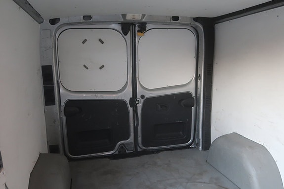 Opel Vivaro 10 of 27