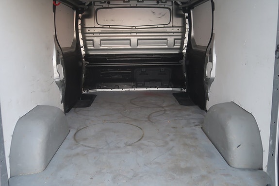 Opel Vivaro 8 of 27