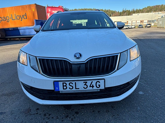 Skoda Octavia 2 of 5