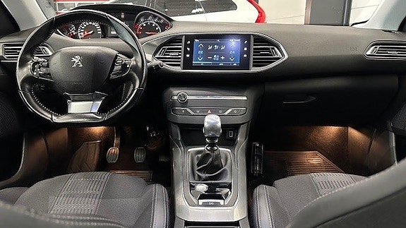 Peugeot 308 8 of 12