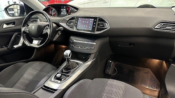 Peugeot 308 7 of 12