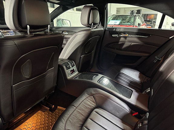 Mercedes-Benz CLS500 17 of 25
