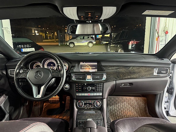 Mercedes-Benz CLS500 10 of 25