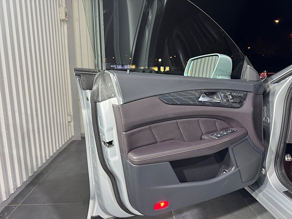Mercedes-Benz CLS500 22 of 25